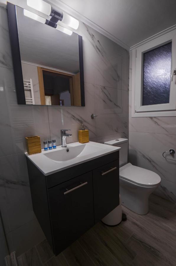 Adorable 2 Bedroom Apartment Close To Ancient Athens City Center Atenas Exterior foto